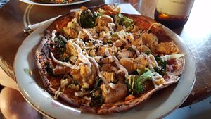 Vegan pizza at L'Escalier in Montreal