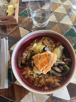 Plat japonais avec saumon (il n'y a pas que du vegan dans ce restaurant) at SOULGREEN in Milan