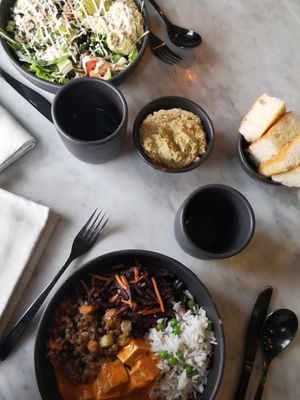 Lebanese, Indian and hummus at SOULGREEN in Milan