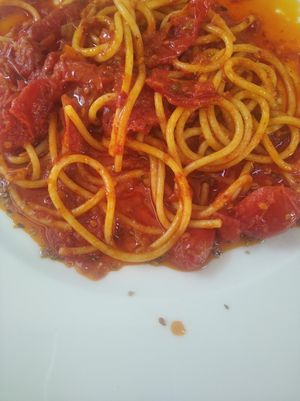 Espaguetis con tomate y picante at Da Mimmo in Bergamo
