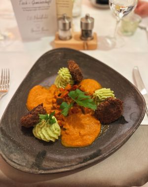Quinoa Bratlinge, Ratatouille, Kräuterkartoffelpürree  at Waldhotel am Notschreipass in Todtnau