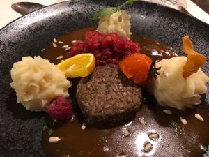 Grünkern-Wuinoaküchle, Pinksauerkraut, Selerie-Kartoffelpüree  at Waldhotel am Notschreipass in Todtnau