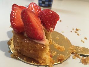 Tartelette fraise avec palet breton  at Maison Landemaine - Pyrénées in Paris