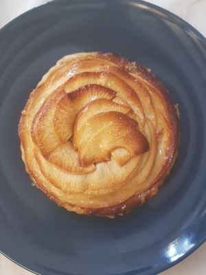 Vegan apple tart at Maison Landemaine - Pyrénées in Paris