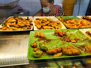 Dishes available at Shu Shi Piao Xiang Vegetarian 素食飄香 - Hougang in Northeast Singapore