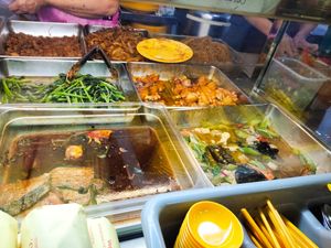 Dishes available at Shu Shi Piao Xiang Vegetarian 素食飄香 - Hougang in Northeast Singapore