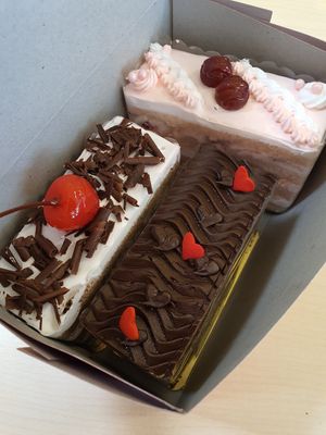 Old School Assorted Cakes ~ Black Forest ~ Cranberry & Chocolate ~ Circuit Breaker Period Phrase 2 at M Bakery in Central Singapore