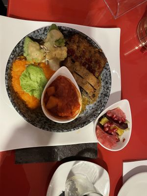 Linsen Braten mit Beilagen als Bowl   at Cookie's Veggies in Dorsten