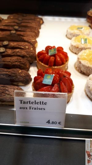 Strawberry pie at Maison Landemaine - Monge in Paris