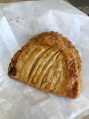 Apple pastry at Maison Landemaine - Monge in Paris