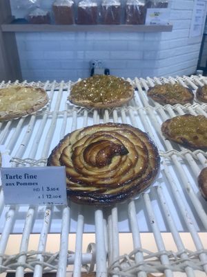Vegan apple tart at Maison Landemaine - Monge in Paris