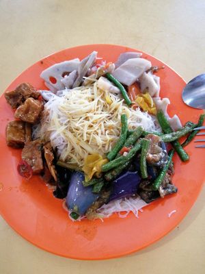 Mixed vegetables meehoon at Qi Shan Zai 棋善斋 in Northeast Singapore