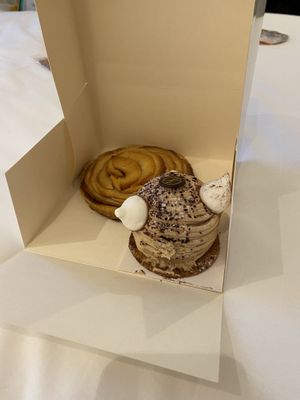 Tarte au pomme et gâteau au marron avec meringue vegan at Maison Landemaine - Clichy in Paris