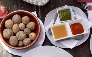 Papas y mojo  at El Guanche "Alte Schule" in Tenerife