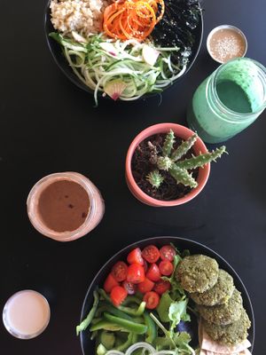 Bowls asiático y mediterráneo 
Smoothies Ariel y Dulce Cacao (excelent for energy boost!)  at Chula in San Jose Del Cabo