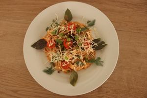 Fetuccine with basil, dill and grape tomatoes at Vida Lotus in Limon Campana Capira