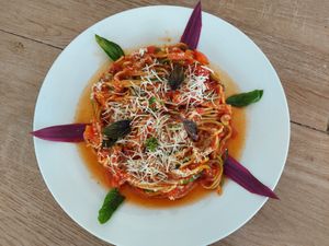 Zuchini noodles with tomato fresh sauce at Vida Lotus in Limon Campana Capira