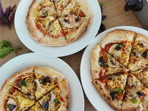 Three neopolitan style pizzas at Vida Lotus in Limon Campana Capira