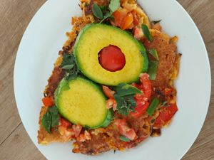 Omelet con aguacate, tomate y aromaticas at Vida Lotus in Limon Campana Capira