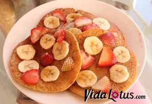Pancakes with fruit at Vida Lotus in Limon Campana Capira