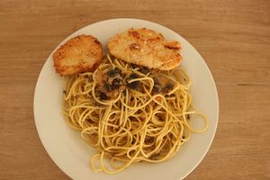 Spaghetti with plant-based chicken at Vida Lotus in Limon Campana Capira