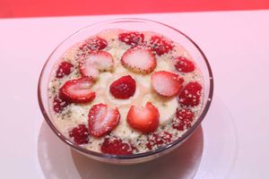 Oats, Strawberries & Hemp Hearts at Vida Lotus in Limon Campana Capira