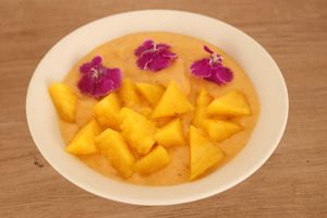 Raw yogurt smoothie bowl at Vida Lotus in Limon Campana Capira