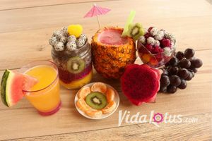 Fresh fruits, juices and a smoothie-jar at Vida Lotus in Limon Campana Capira