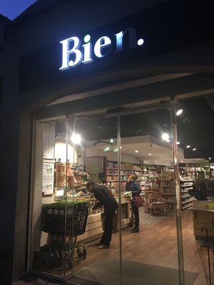 Outside  at Bien L'Epicerie - Saint-Gilles in Paris