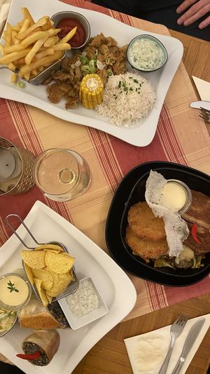 Gyros plate, bowl, planted chicken burrito at Stiftskeller in St Florian