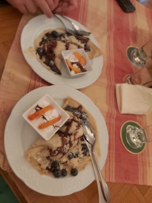 Eispalatschinke mit Toffeeeis at Stiftskeller in St Florian