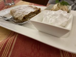 Apfelstrudel vegan  at Stiftskeller in St Florian