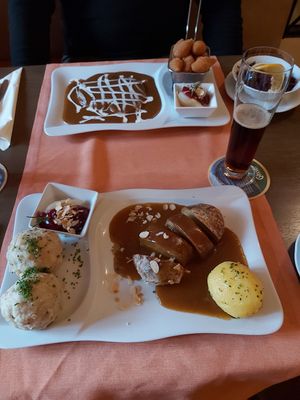 Vegansl und Wild vegan - beides mit Rotkraut at Stiftskeller in St Florian
