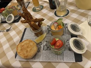 Mezze mit gebackenem Spargel, Feto und Hummus  at Stiftskeller in St Florian