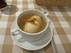Vegane Grießnockerlsuppe  at Stiftskeller in St Florian