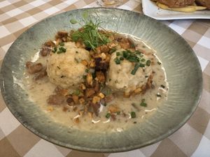 Eierschwammerl mit “Speck”würfel und Semmelknödel  at Stiftskeller in St Florian