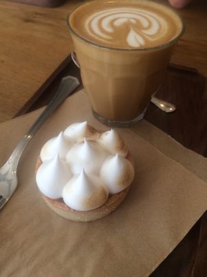 Vegan Meringue 😍 at La Colectiva Cafe in Madrid