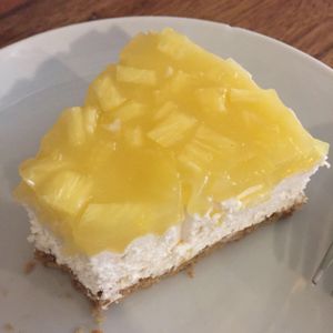 Cheesecake de piña at La Colectiva Cafe in Madrid