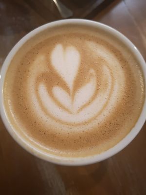 Capuccino con leche de avena, me encantó! at La Colectiva Cafe in Madrid