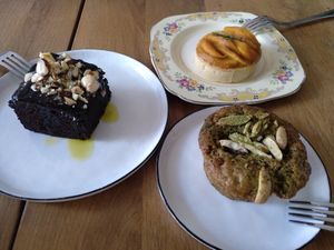 A few vegan cakes at La Colectiva Cafe in Madrid