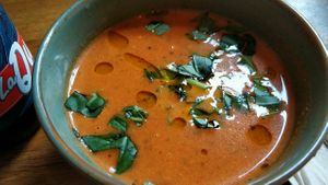 Sopa de tomate con albahaca at La Colectiva Cafe in Madrid