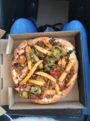 Build your own 8” w/ vegan cheese, vegan sausage, potato wedges, jalapeños, & sun dried tomatoes 🤤 at Zaucer Pizza in Redmond
