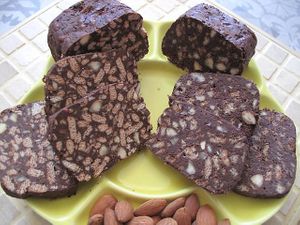 CHAMELEON SALAME
Chocolate salami with peanuts or other choices
( ≈ 920g) at Vegan Pastry  in Porto
