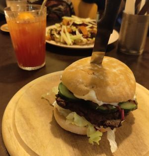 Indian bhaji burger and homemade blackberry ice tea at Het Concerthuis in Groningen