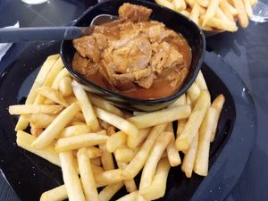 Seitanas no prato at Vegana By Tentúgal in Porto