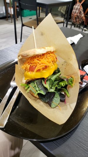 Veggie burger at Vegana By Tentúgal in Porto