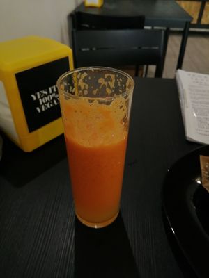 Fresh juice at Vegana By Tentúgal in Porto