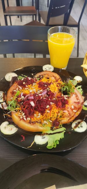 Salad at Vegana By Tentúgal in Porto