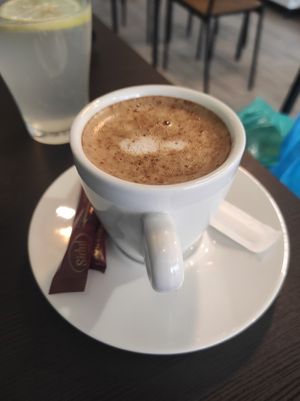 Meia de leite de cevada at Vegana By Tentúgal in Porto