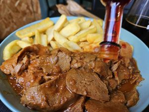 Seitan plate with french fries at Vegana By Tentúgal in Porto